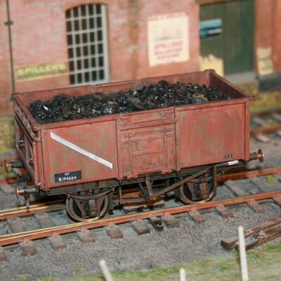 Mineral load for Hornby O gauge open wagon/Dark Brown 