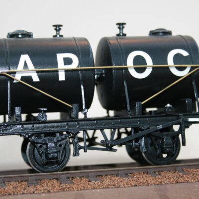 "O" Gauge finescale Anglo-Persian Oil Co. Ltd. 10T. Twin-Tank wagon r/n 2538 in black livery
