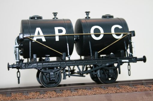 "O" Gauge finescale Anglo-Persian Oil Co. Ltd. 10T. Twin-Tank wagon r/n 2538 in black livery