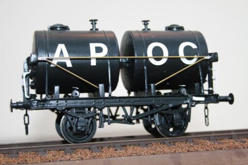 "O" Gauge finescale Anglo-Persian Oil Co. Ltd. 10T. Twin-Tank wagon r/n 2538 in black livery - Image 2