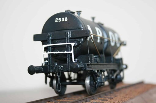 "O" Gauge finescale Anglo-Persian Oil Co. Ltd. 10T. Twin-Tank wagon r/n 2538 in black livery - Image 3