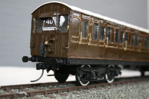 7mm. scale 3 car set of Ex LBSCR "elevated electric" coaches in the LBSCR Umber livery. - Image 4