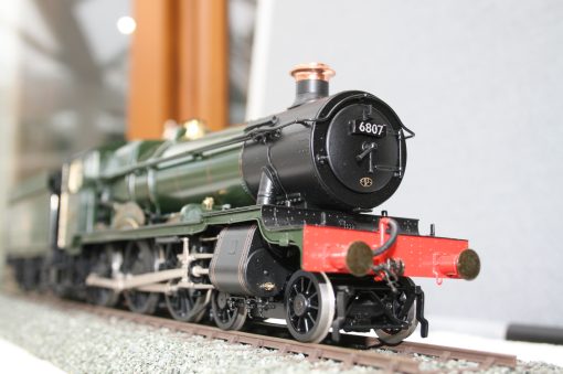 7mm. scale BR(W) Class 68XX "Grange" 4-6-0 Tender Locomotive r/n 6807 "Birchwood Grange", lined brunswick green livery late crest condition. - Image 2