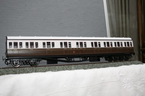 7mm. scale GWR Bow End Suburban Composite Carriage r/n 6758, post 1928 livery.