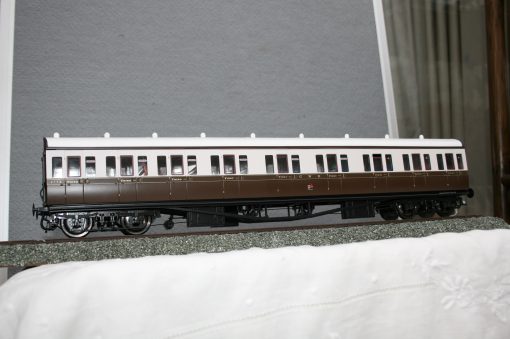 7mm. scale GWR Bow End Suburban Composite Carriage r/n 6758, post 1928 livery. - Image 2