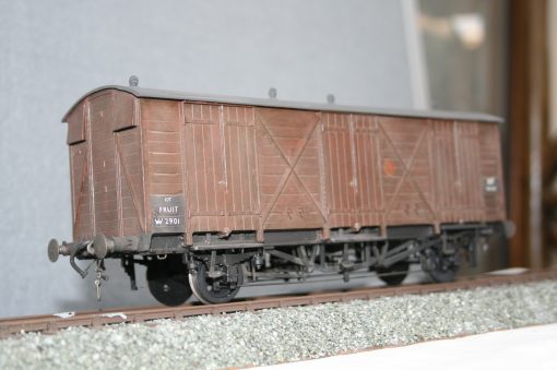 7mm. scale BR(W) Dia.Y11 10T. Fruit D Van r/n W 2901, weathered "Shirtbutton" livery. - Image 2