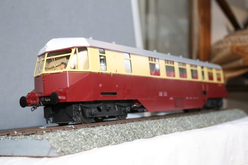 7mm. scale BR(W) Diesel Railcar r/n W19W carmine & cream livery. - Image 3