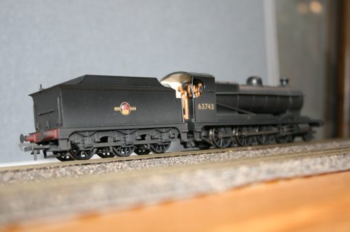 4mm. scale BR(E) Robinson Class 04 2-8-0 tender locomotive r/n 63743, weathered late crest livery. - Image 2