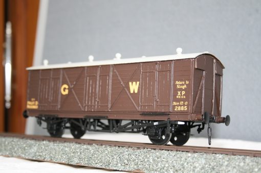 7mm. scale GWR Dia. Y11 10T. Fruit D Passenger van r/n 2885, brown livery.