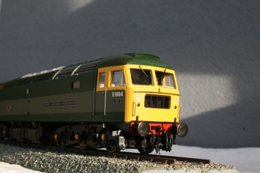 7mm. scale BR "Brush" Type 4 (later Class 47) Diesel-Electric locomotive r/n D1664 "George Jackson Churchward" 2-tone green livery. - Image 3