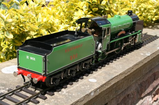 1/32nd. scale SR "Schools Class" 4-4-0 tender locomotive r/n E 901 "Winchester" in lined green livery. - Image 4