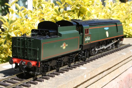1/32nd. Gauge One BR(S) Class 7P 5PA "Battle of Britain" Light Pacific 4-6-2 tender locomotive r/n 34065 "Hurricane" in green livery - Image 4