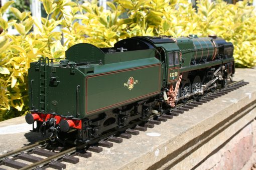 1/32nd. scale, Gauge One BR Standard Class 9 2-10-0 tender locomotive fleet number 92220 "Evening Star" in green livery. - Image 4