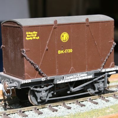 7mm. scale GWR Dia. H7 Vacuum Brake 12T. Conflat wagon r/n 39408 in grey livery with Container BK-1720 in brown livery.