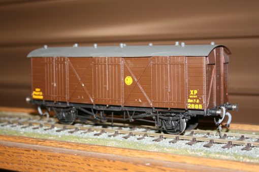 7mm. scale GWR 10T. Fruit D Vacuum Braked Passenger Van r/n 2885 in "Shirtbutton" livery.