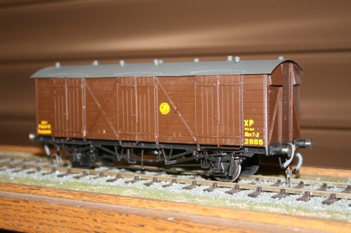 7mm. scale GWR 10T. Fruit D Vacuum Braked Passenger Van r/n 2885 in "Shirtbutton" livery. - Image 2