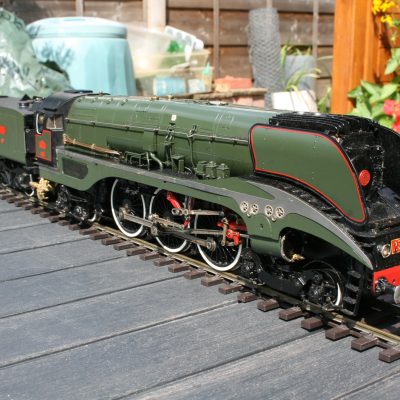Gauge One 1/32 scale coal fired steam powered SNCF Class 232U1 4-6-4 tender locomotive in SNCF green livery.