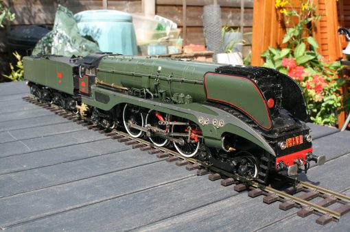 Gauge One 1/32 scale coal fired steam powered SNCF Class 232U1 4-6-4 tender locomotive in SNCF green livery.