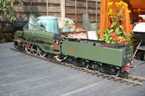 Gauge One 1/32 scale coal fired steam powered SNCF Class 232U1 4-6-4 tender locomotive in SNCF green livery. - Image 2