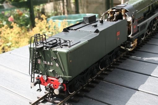 Gauge One 1/32 scale coal fired steam powered SNCF Class 232U1 4-6-4 tender locomotive in SNCF green livery. - Image 5