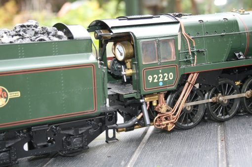 1/32 scale Gauge One BR Class 9F 2-10-0 Tender Locomotive r/n 92220 "Evening Star", Brunswick Green late crest livery - Image 4