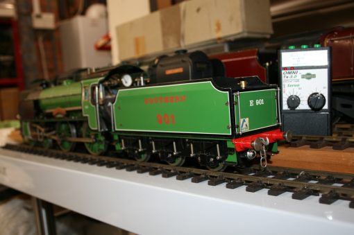 1/32 scale Aster SR Schools Class 4-4-0 r/n E 901 "Winchester" in green livery - Image 4