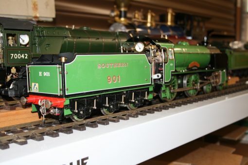 1/32 scale Aster SR Schools Class 4-4-0 r/n E 901 "Winchester" in green livery - Image 3